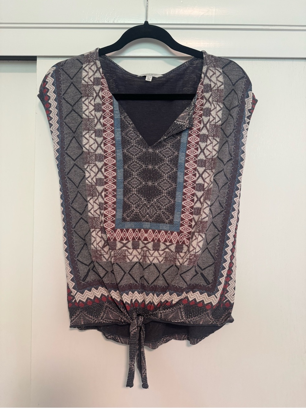Lucky Brand Geometric V-Neck Tie-Hem Top - Gray with Red & Blue Accents